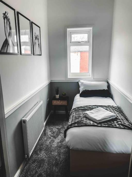 Comfortable Home In Bolton Farnworth Dış mekan fotoğraf
